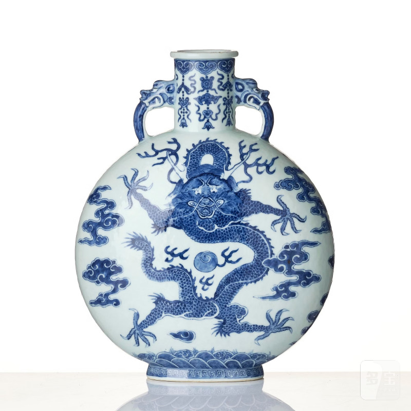 A blue and white 'dragon' moon flask, - 图2